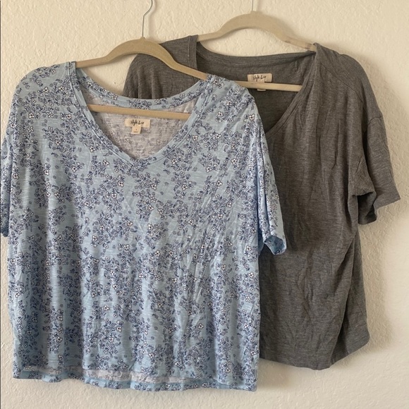 Bundle Gray and Blue Floral Women Tops Size L - Picture 1 of 7